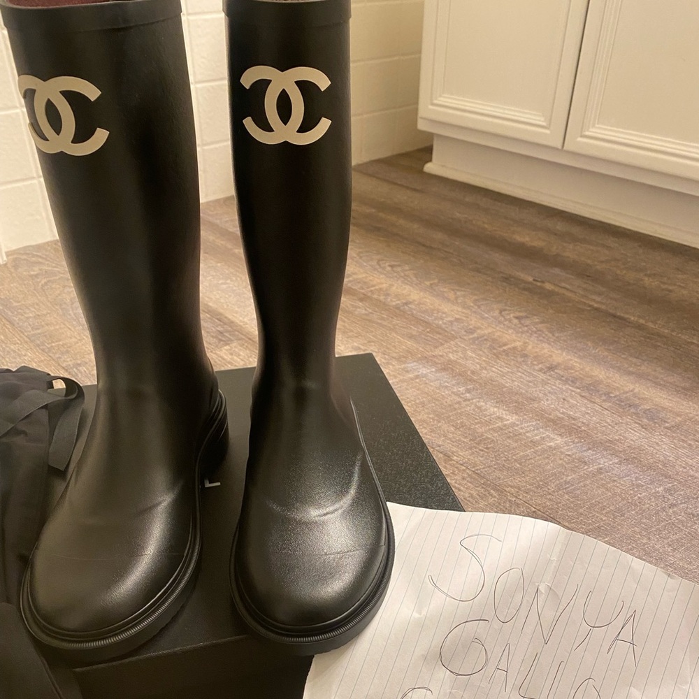 New Chanel rain boots size 39